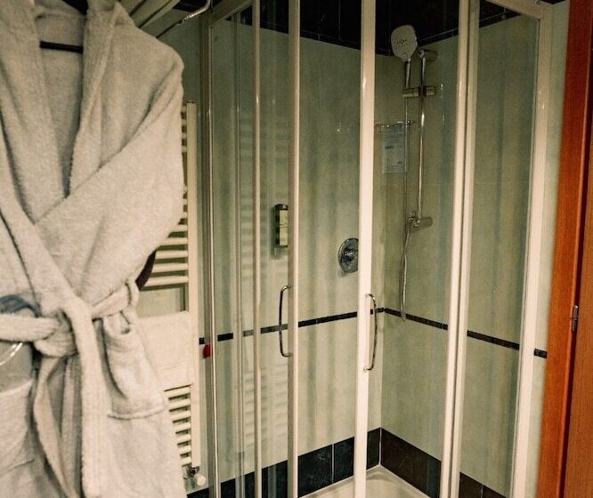 ホテル Savoia Mountain – Il Resort Nel Bosco