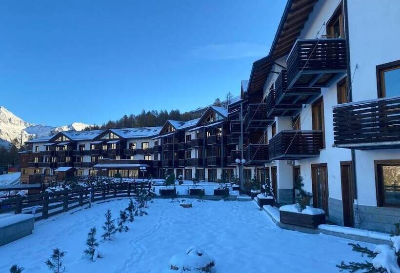ホテル Savoia Mountain – Il Resort Nel Bosco