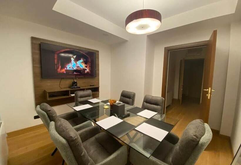 ホテル Savoia Mountain – Il Resort Nel Bosco