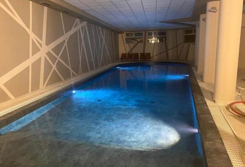 ホテル Savoia Mountain – Il Resort Nel Bosco