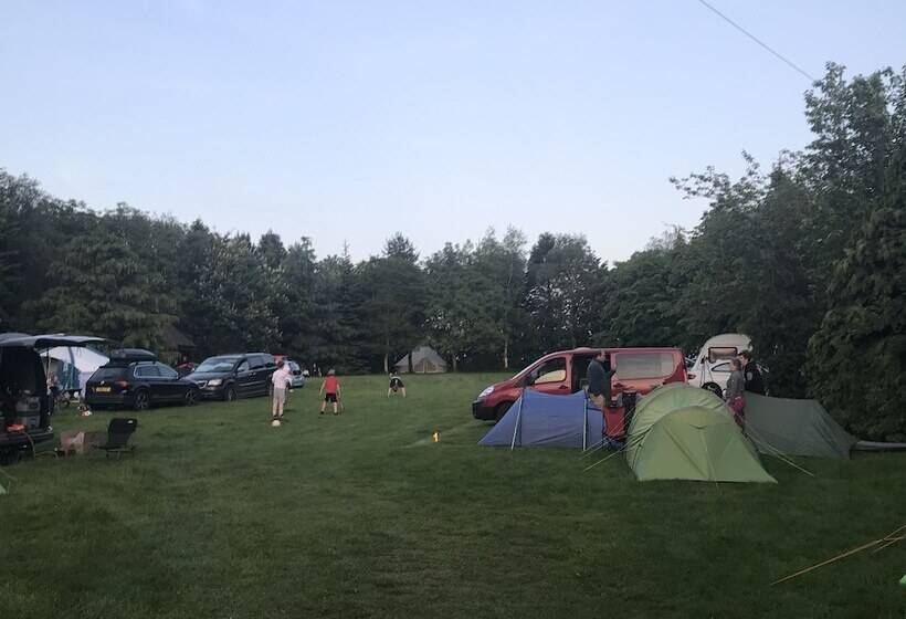 فندق Spacious Bell Tent At Herigerbi Park, Lincolnshire