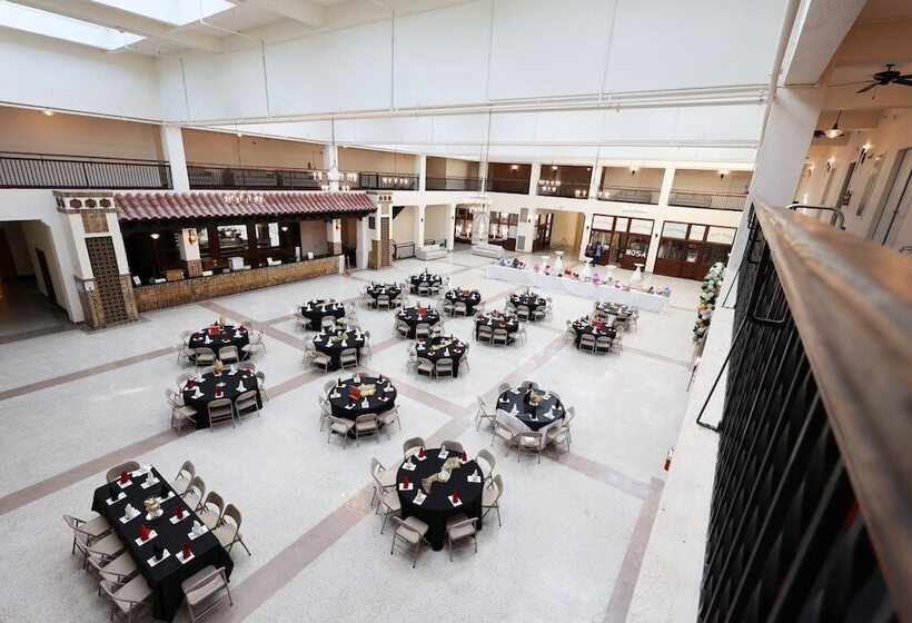 فندق The Crazy Water