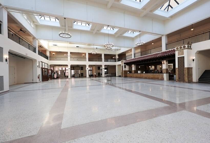 فندق The Crazy Water