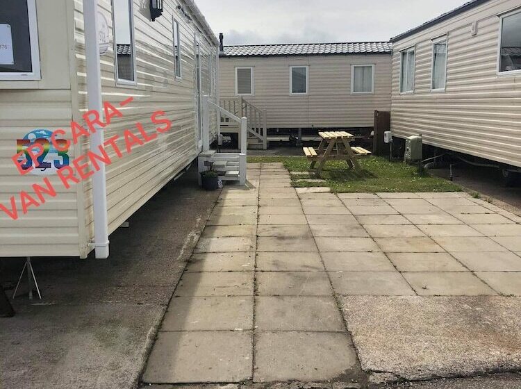 Lovely 3 Bed Caravan In Towyn