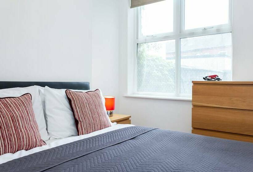 Пансион 5 Bed House Near Manchester