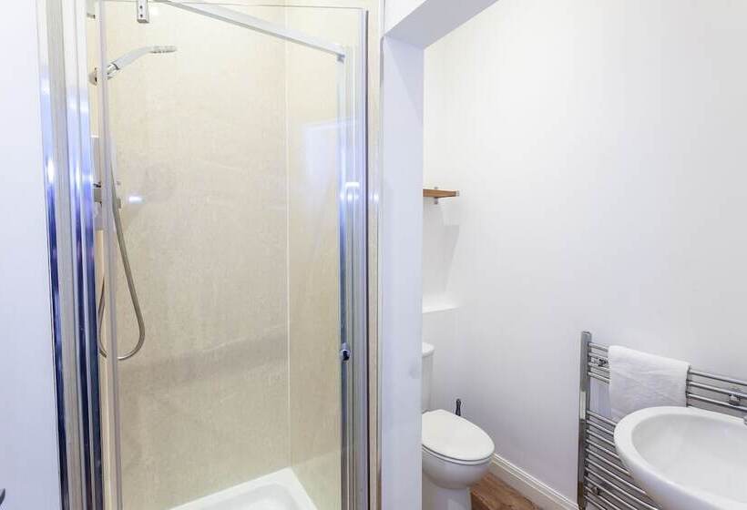 Пансион 5 Bed House Near Manchester