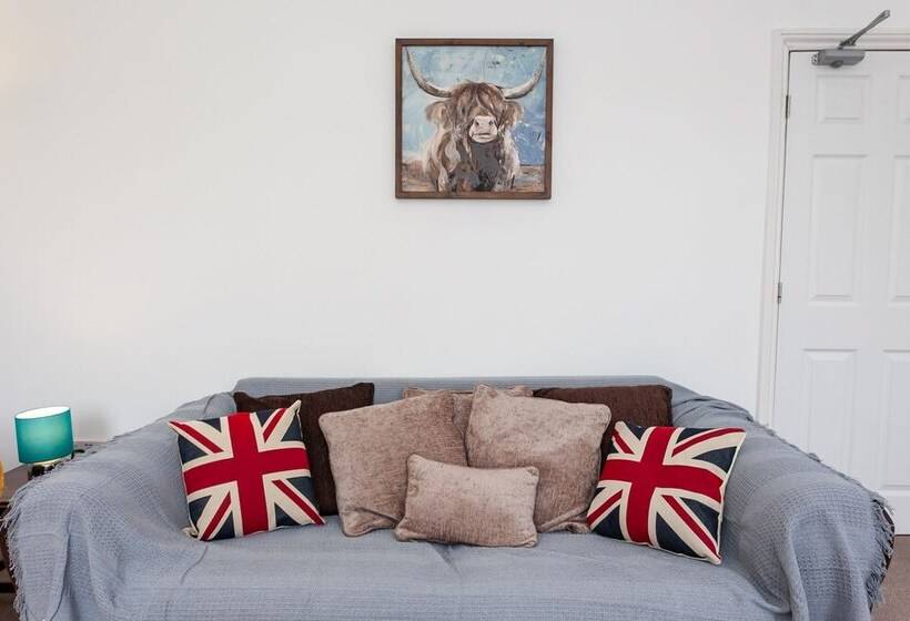 Пансион 5 Bed House Near Manchester