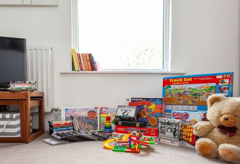 Пансион 5 Bed House Near Manchester