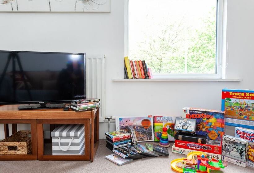 Пансион 5 Bed House Near Manchester