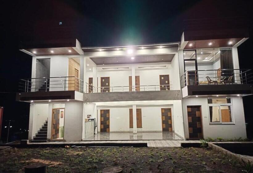 Пансион Green Park Grand Inn