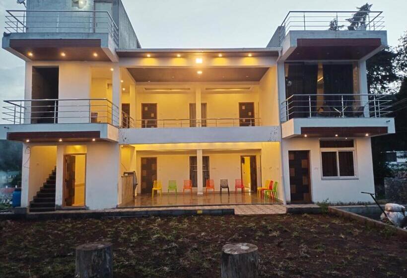 Пансион Green Park Grand Inn