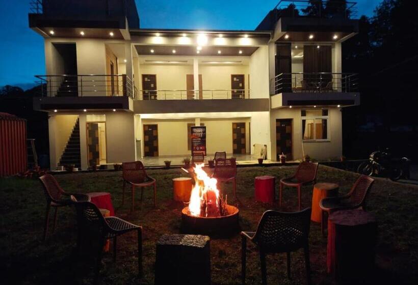 Пансион Green Park Grand Inn