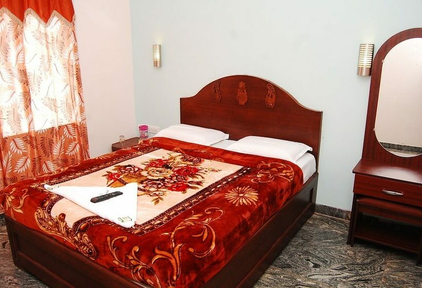 Пансион Green Park Grand Inn