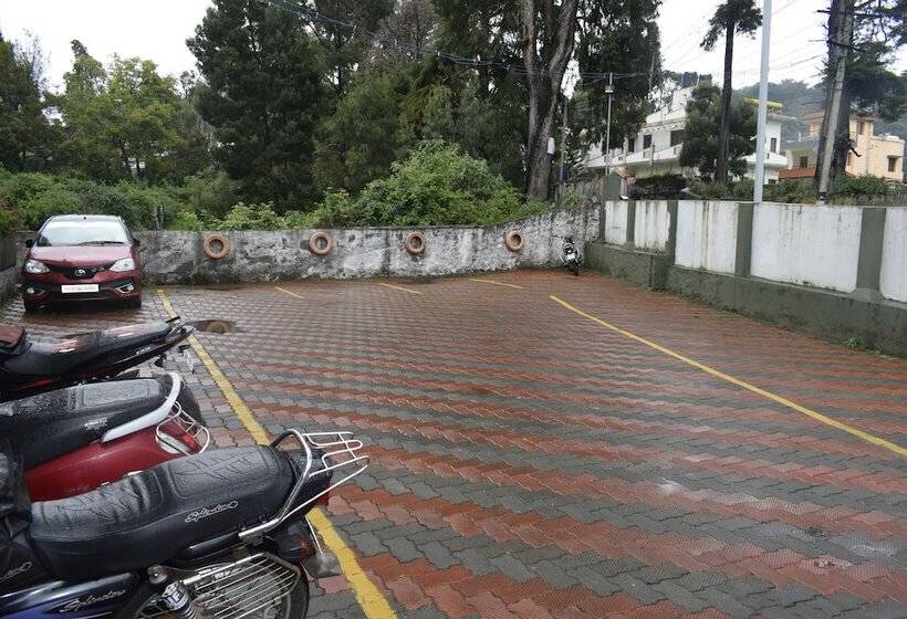 Пансион Green Park Grand Inn