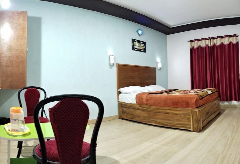 Пансион Green Park Grand Inn