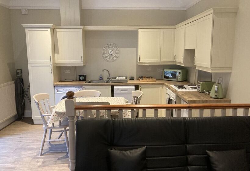 Pinewood Cottage Deluxe Self Catering Apartments