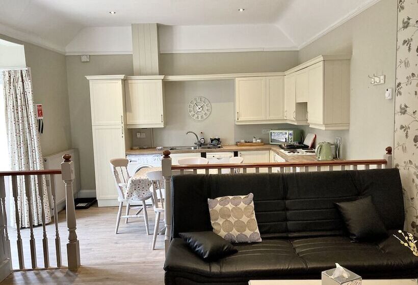 Pinewood Cottage Deluxe Self Catering Apartments