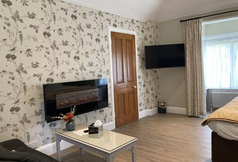 Pinewood Cottage Deluxe Self Catering Apartments