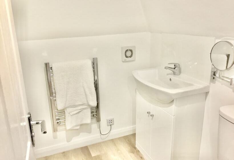 Pinewood Cottage Deluxe Self Catering Apartments