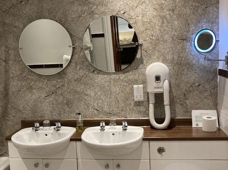 Pinewood Cottage Deluxe Self Catering Apartments