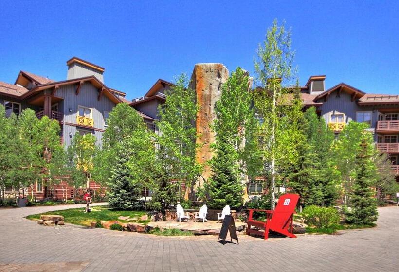 Tm225a Tucker Mtn Lodge Hotel Room