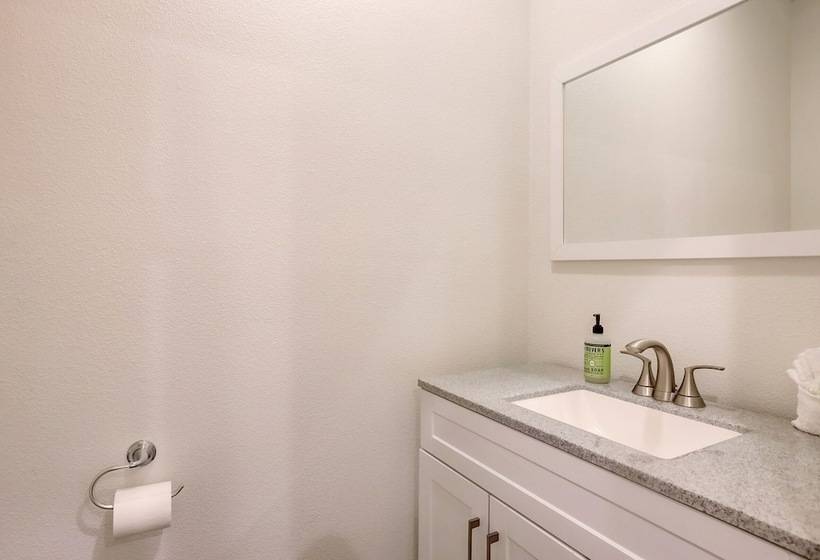 Amachen Cabin   Pet & Family Friendly   Woof Woof!