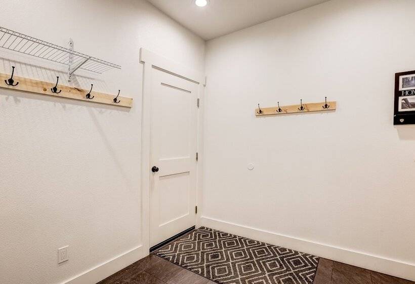 Amachen Cabin   Pet & Family Friendly   Woof Woof!