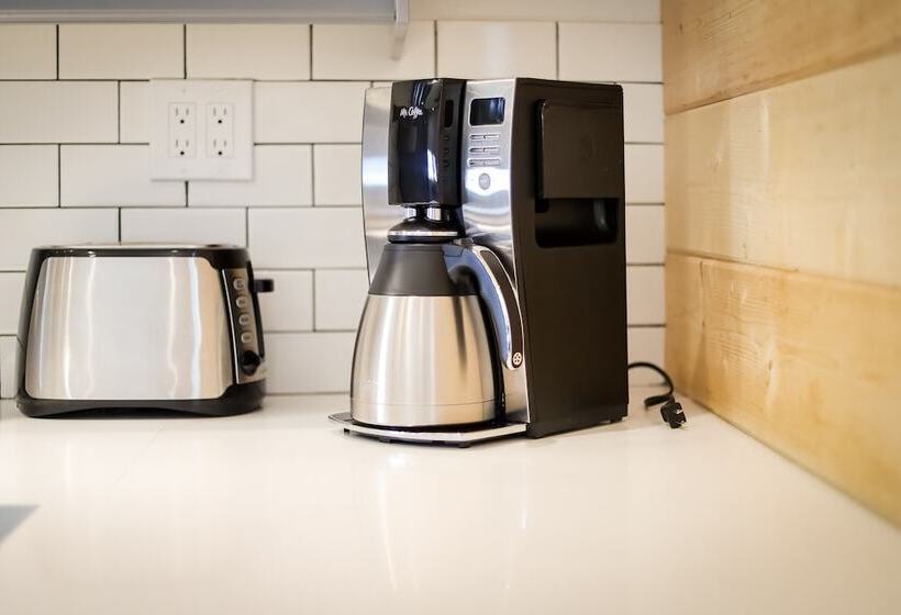 Amachen Cabin   Pet & Family Friendly   Woof Woof!