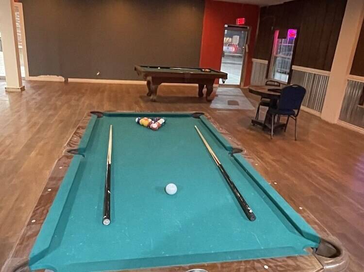 B&j Hotel And Apartments