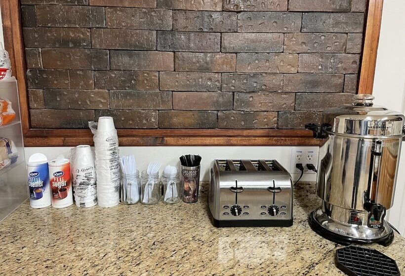 B&j Hotel And Apartments