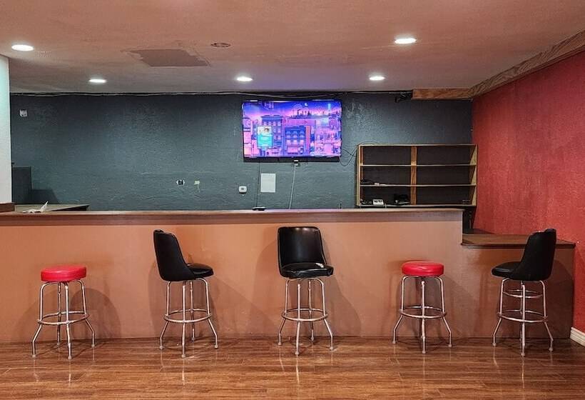 B&j Hotel And Apartments