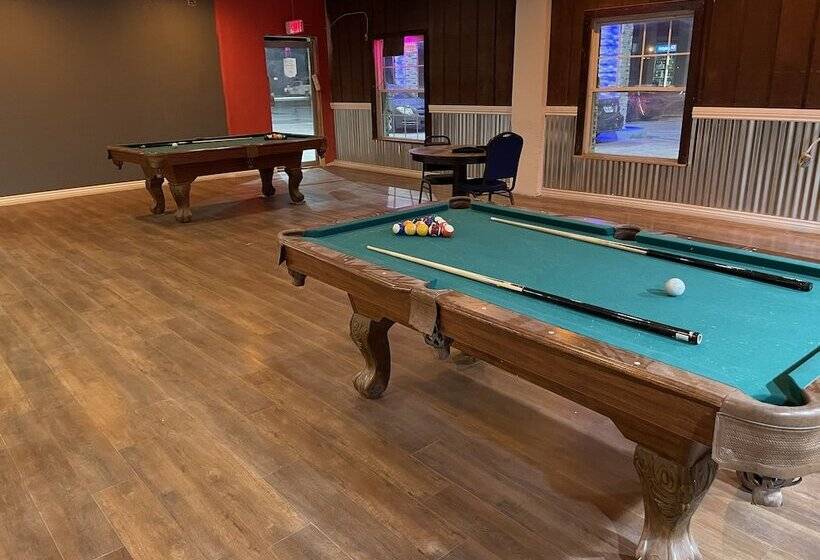 B&j Hotel And Apartments