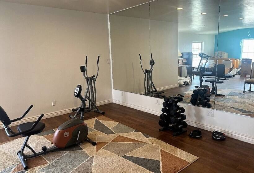 B&j Hotel And Apartments