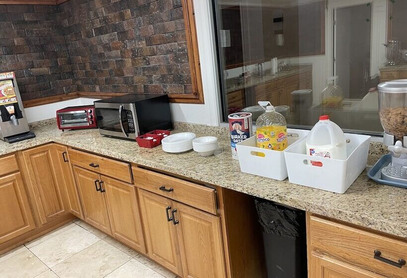 B&j Hotel And Apartments