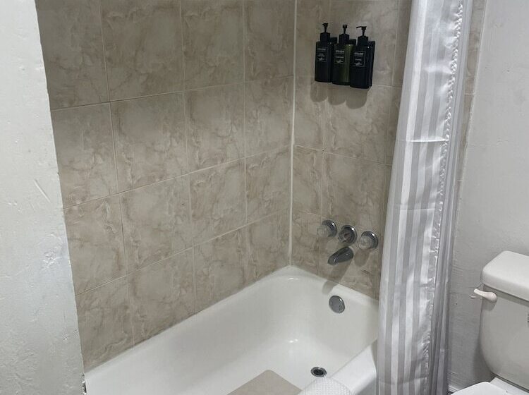 B&j Hotel And Apartments