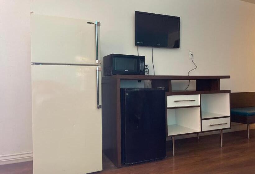 B&j Hotel And Apartments