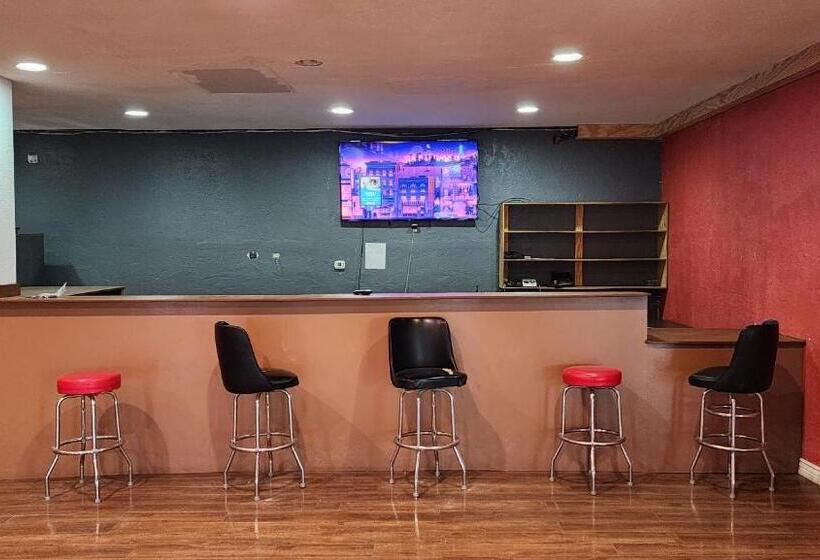 B&j Hotel And Apartments