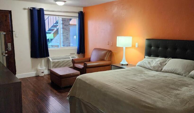 B&j Hotel And Apartments