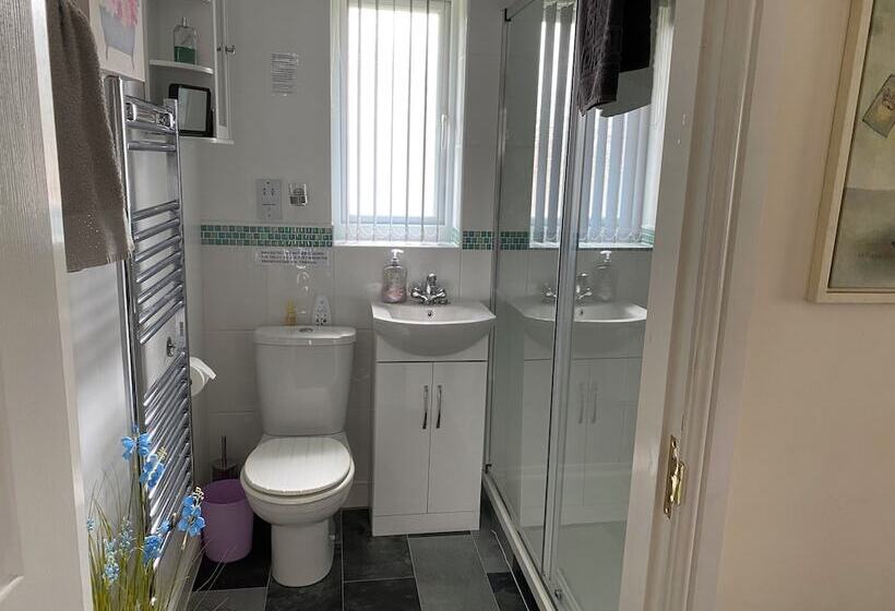 Luxury Dog Friendly Cottage Sleeps 4