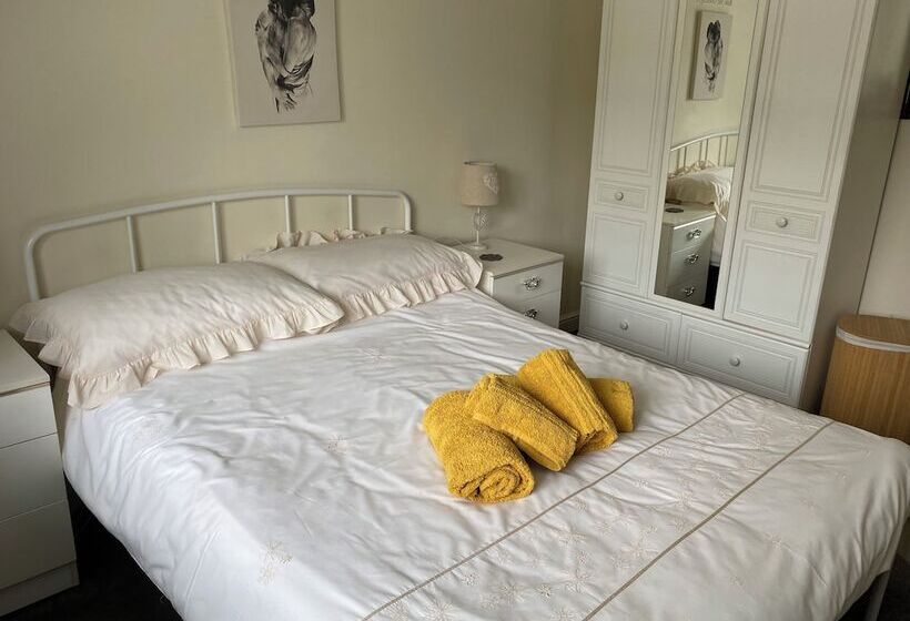 Luxury Dog Friendly Cottage Sleeps 4