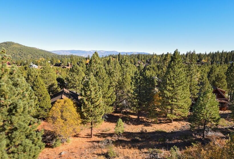 Hilltop Hideaway W/ Game Room & Forest Views!