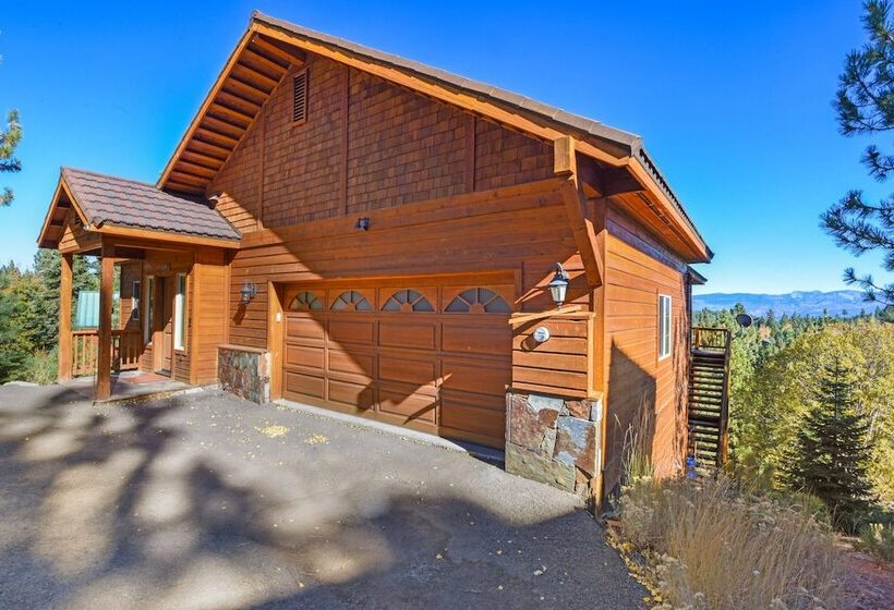 Hilltop Hideaway W/ Game Room & Forest Views!