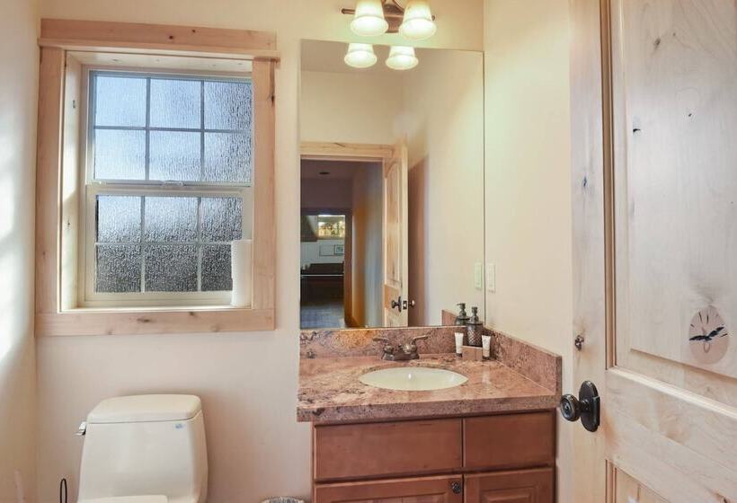 Hilltop Hideaway W/ Game Room & Forest Views!