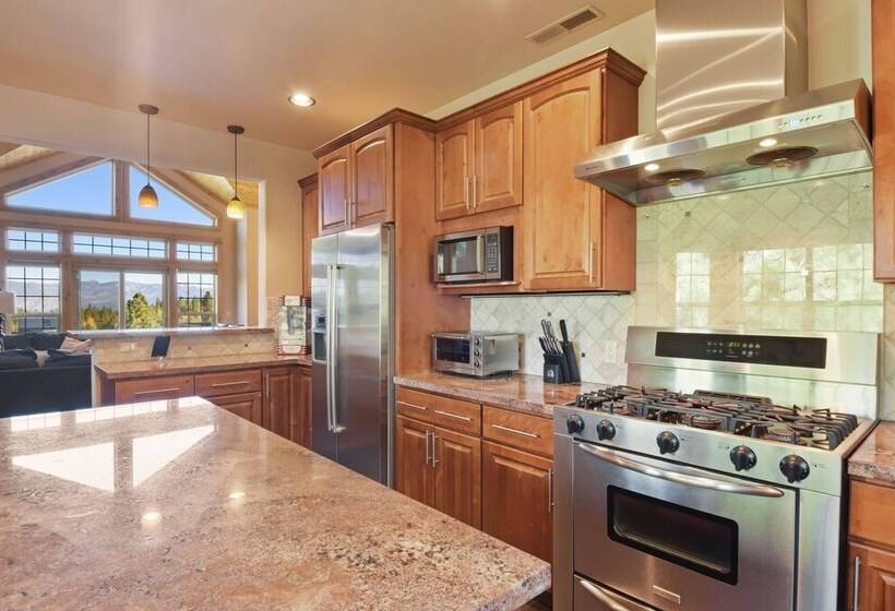 Hilltop Hideaway W/ Game Room & Forest Views!