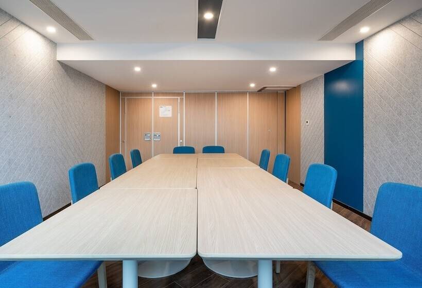 هتل Holiday Inn Express Qingdao City Center, An Ihg