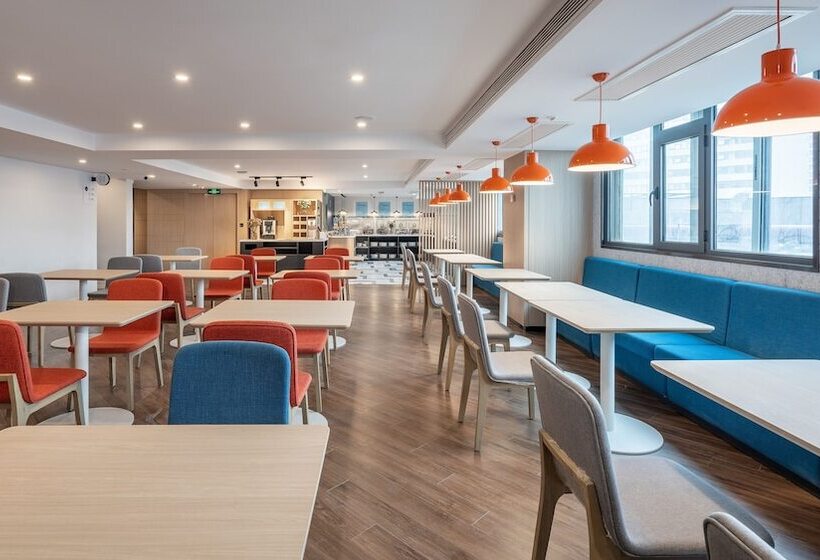 هتل Holiday Inn Express Qingdao City Center, An Ihg