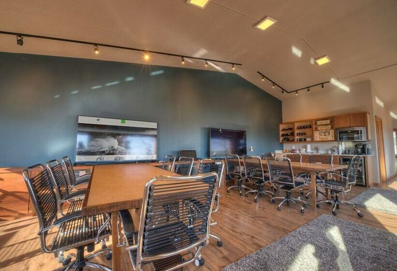 فندق The Cannery Lodge