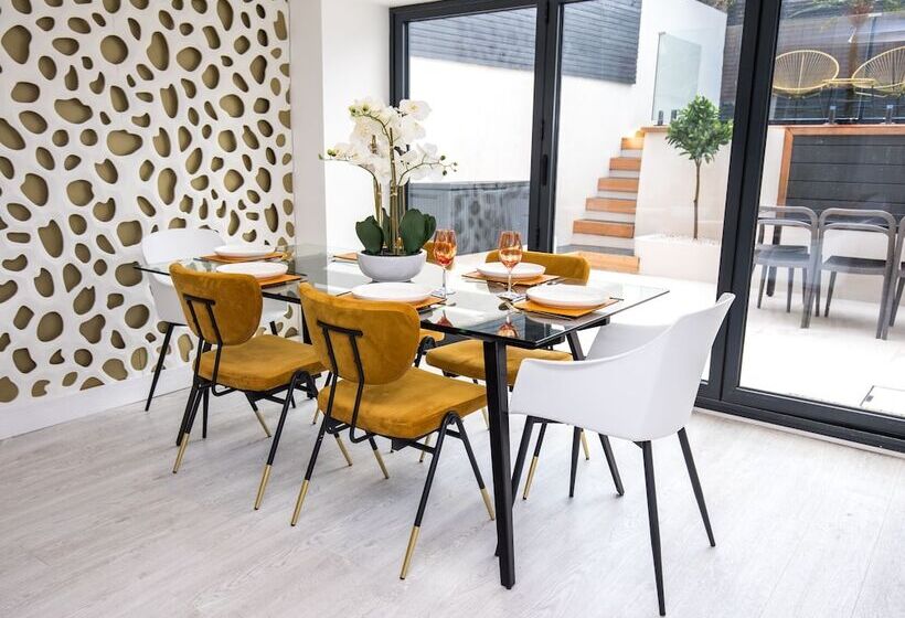 James  Place At Castle Cottage