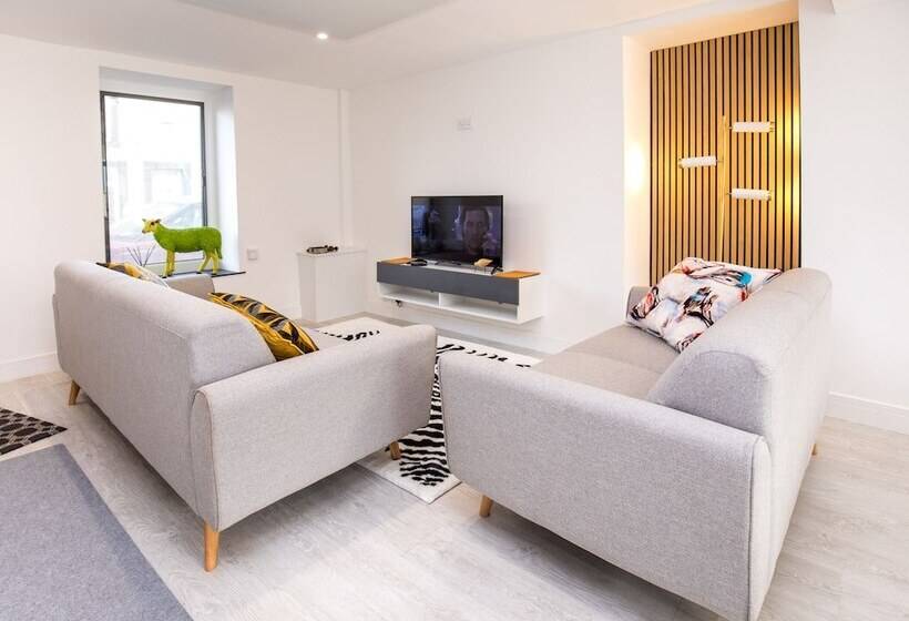 James  Place At Castle Cottage