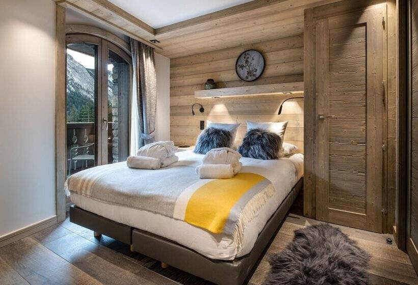 Manali Lodge  By Alpine Resorts